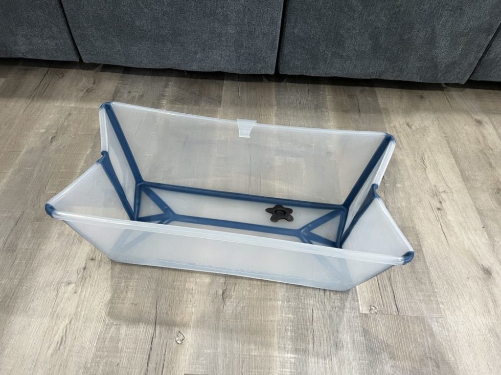 Foldable portable baby bathtub